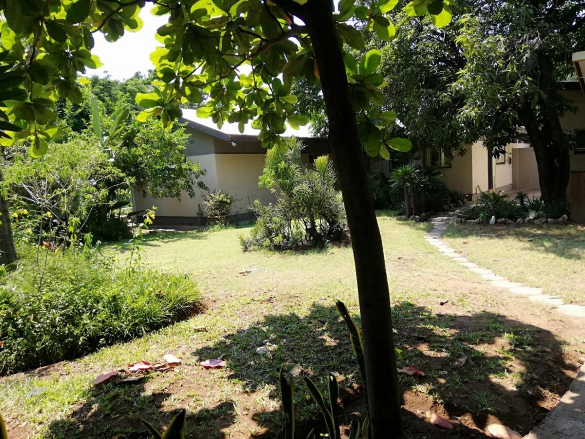 Elephant Walk Guesthouse And Back Packers Phalaborwa Exteriör bild