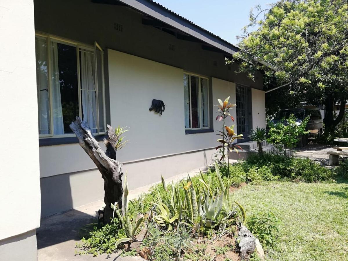 Elephant Walk Guesthouse And Back Packers Phalaborwa Exteriör bild