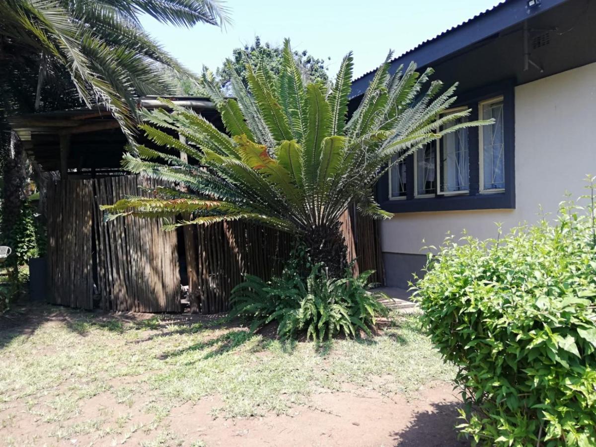Elephant Walk Guesthouse And Back Packers Phalaborwa Exteriör bild