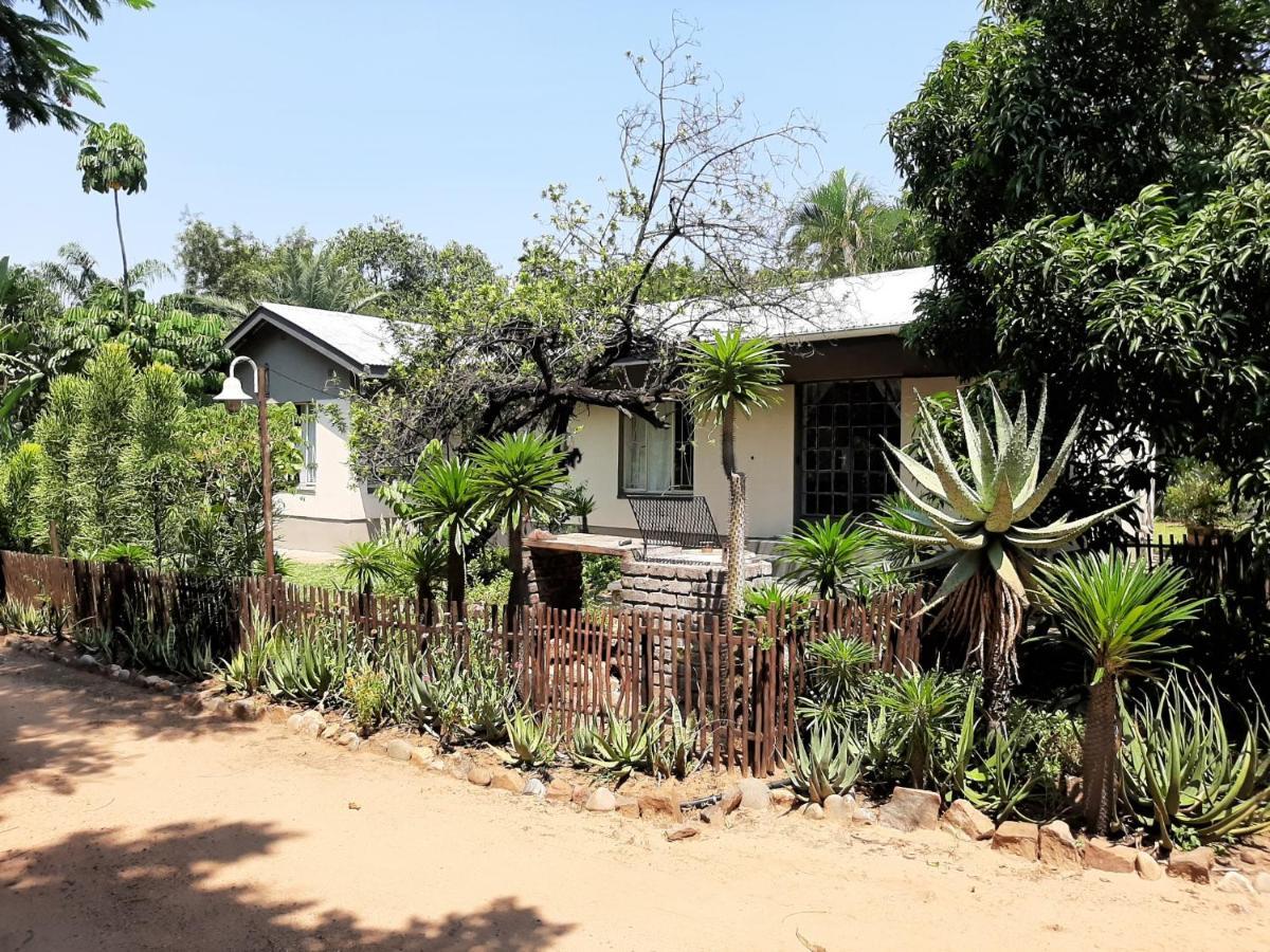 Elephant Walk Guesthouse And Back Packers Phalaborwa Exteriör bild