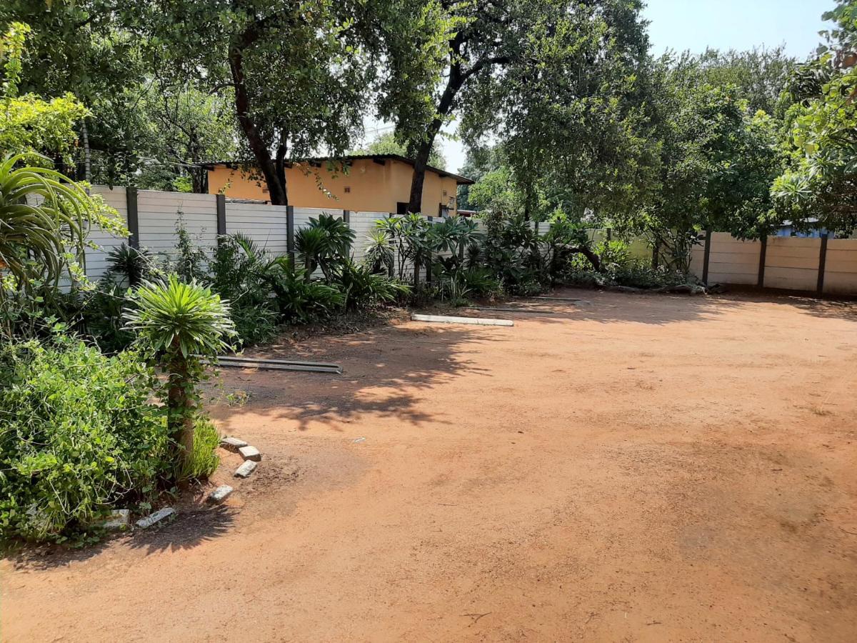 Elephant Walk Guesthouse And Back Packers Phalaborwa Exteriör bild